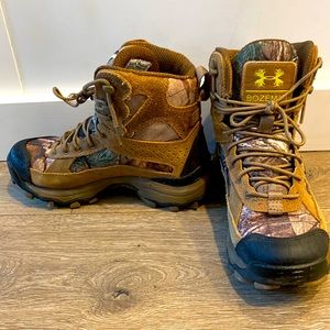 Boys camo Under Armour boots size 3
